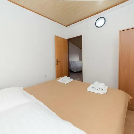 Apartment Lena Turanj
