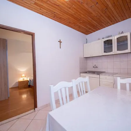 Apartment Lena *