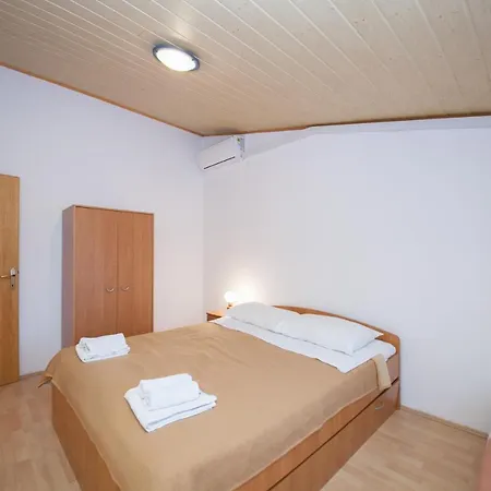 Lena Apartment Turanj